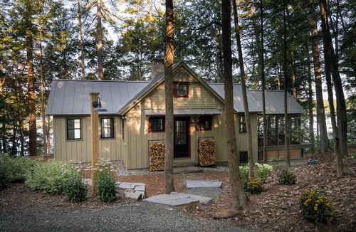 Enfield Cottage | Lakeside life at its best!