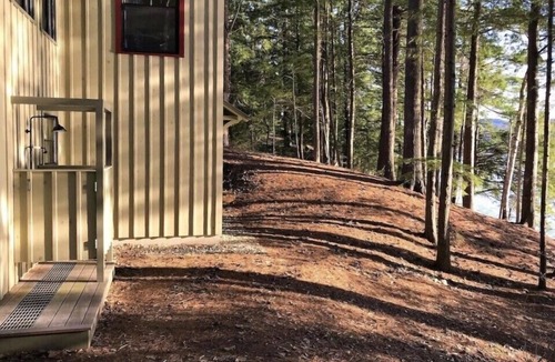 Enfield Cottage | Lakeside life at its best!