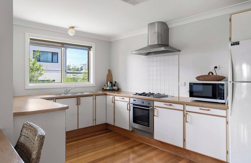 Lake Macquarie City Council House | Lakeside living getaway