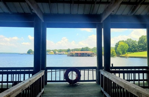 Zwolle House | Lakeside Living Paradise: Relaxing waterfront retreat