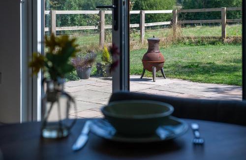 Eastleigh House | Lakeside Lodge