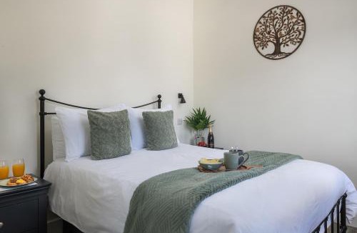 Eastleigh House | Lakeside Lodge