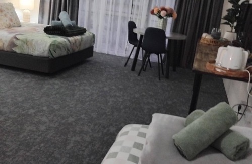 Loftville Hotel | Lakeside Lodge Motel