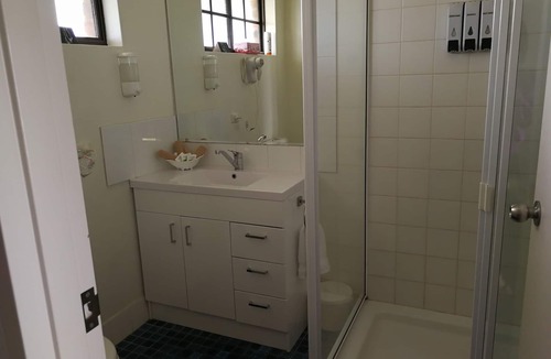 Loftville Hotel | Lakeside Lodge Motel