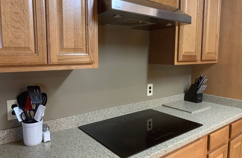 Wynnburg House | Lakeside Lodge Reelfoot cozy waterfront w greatview 3bdrm 2bth WIFI Bartop table