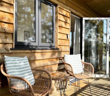 Pershore Cabin | Lakeside Lodge- 'Swallow'