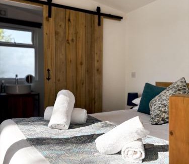 Pershore Cabin | Lakeside Lodge- 'Swallow'