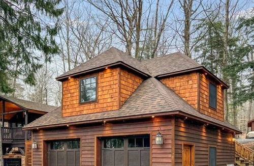 Inlet Cottage | Lakeside Lodge - The Carriage House on 7th Lake