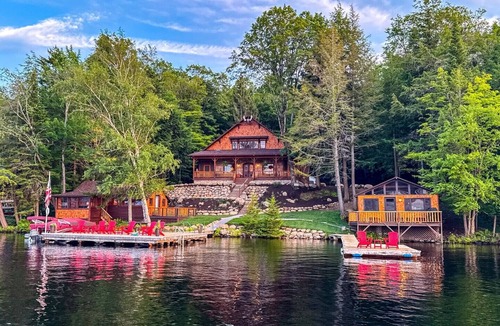 Inlet Cottage | Lakeside Lodge - The Carriage House on 7th Lake