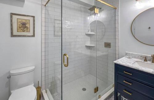 Monticello Villa | Lakeside Lodge with Studio Apartment