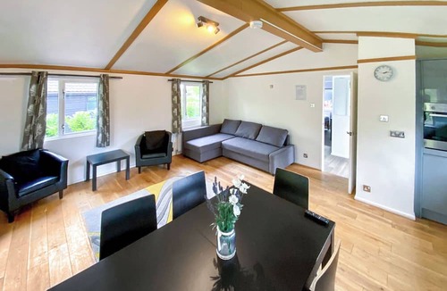 Dilton Marsh Ski Chalet | Lakeside Lodges (Pet)