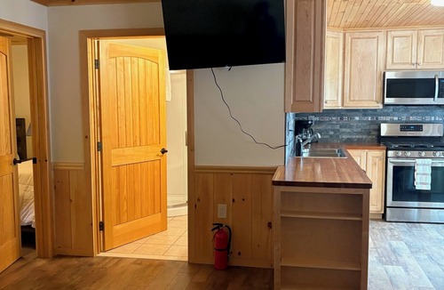 Hammond Apartment | Lakeside Loft on Black Lake