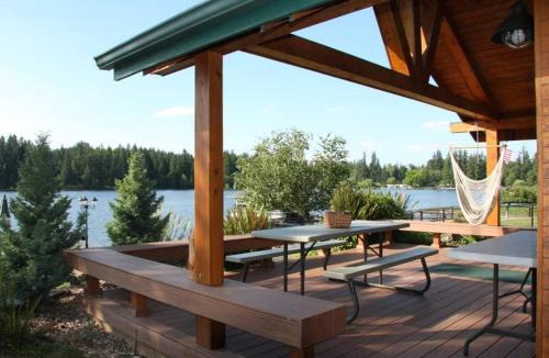 Eatonville House | Lakeside Log Cabin! Blessings & Memories Abound!