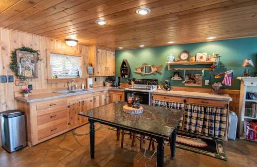 Eatonville House | Lakeside Log Cabin! Blessings & Memories Abound!