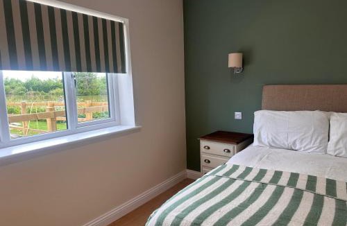 Legbourne Ski Chalet | Lakeside Log Cabin