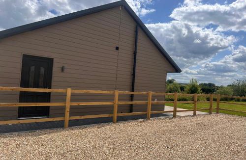 Legbourne Ski Chalet | Lakeside Log Cabin