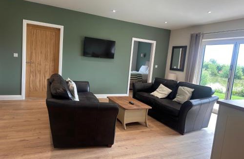 Legbourne Ski Chalet | Lakeside Log Cabin