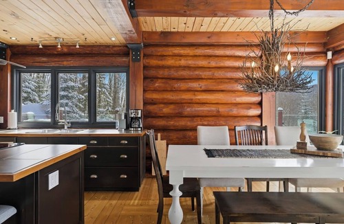 Lac Superieur Village House | Lakeside log haven 4BDR SPA