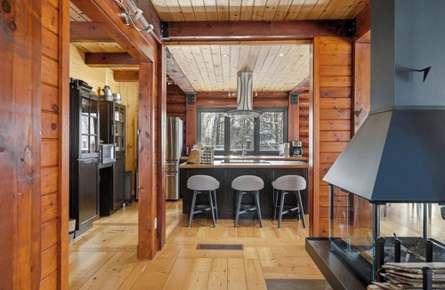 Lac Superieur Village House | Lakeside log haven 4BDR SPA