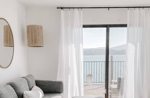 Wilbur Springs House | LAKESIDE LOVESHACK / modern + cozy with firepit