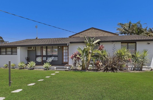 Chittaway Point House | Lakeside Luxury House