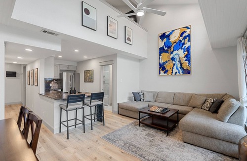 Briarcliff Condo | Lakeside Luxury Condo w/Wake Surf Boat, Pool, Hot Tub, 35min From Austin