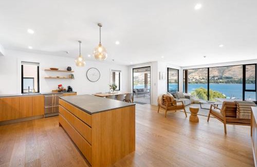 Wanaka Apartment | Lakeside Luxury