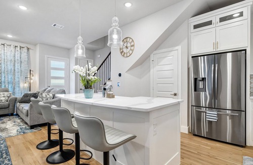 Rowlett Villa | Lakeside Luxury Retreat Along Shoreline of Lake Hubbard