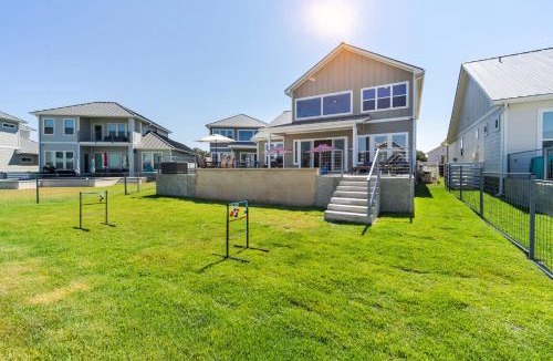 Kingsland House | Lakeside Luxury Villa with Swimming Pool, Boat Lift