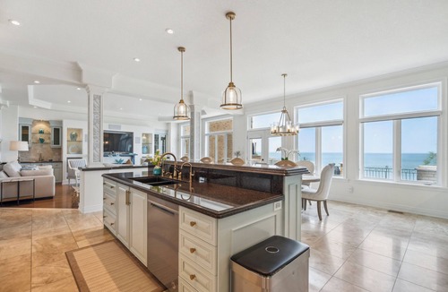 Stoney Creek Villa | Lakeside – Luxury Waterfront Retreat with Skyline Views