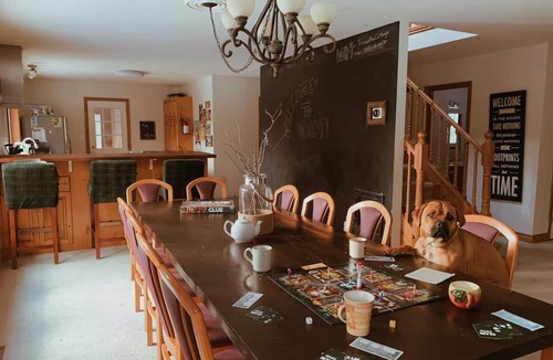 Bracebridge Cottage | Lakeside Memories Await at Trenanthia's Woody