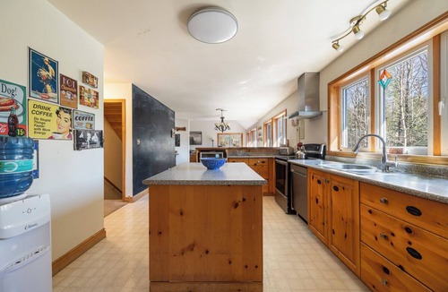 Bracebridge Cottage | Lakeside Memories Await at Trenanthia's Woody