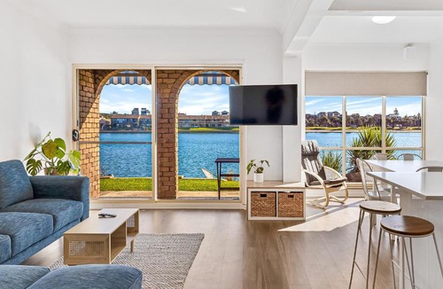 West Lakes House | Lakeside Mews