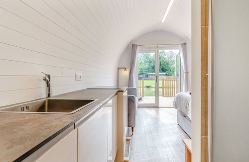 Cayton Ski Chalet | Lakeside Micro Lodge