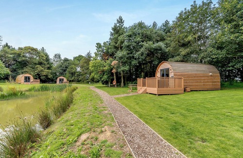 Cayton Ski Chalet | Lakeside Micro Lodge