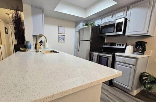 Garland House | Lakeside Modern and peaceful Condo!