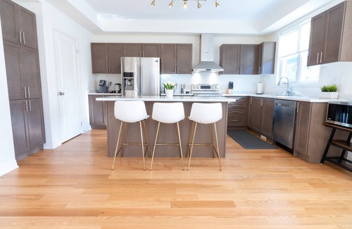 Bowmanville House | Lakeside Modern House 4BR - Steps to the lake