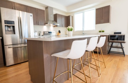 Bowmanville House | Lakeside Modern House 4BR - Steps to the lake
