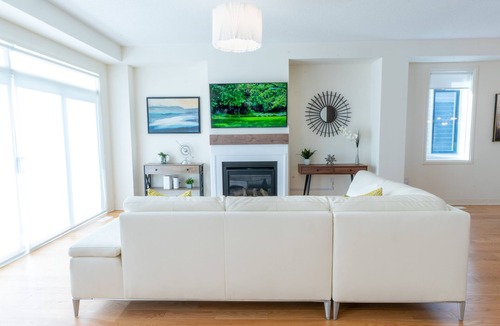 Bowmanville House | Lakeside Modern House 4BR - Steps to the lake