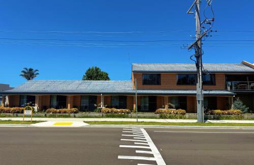 Lakes Entrance Hotel | Lakeside Motel Waterfront