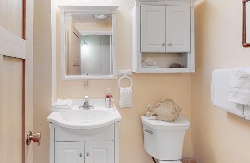 Dillon Apartment | Lakeside Mountain Retreat