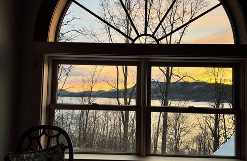 Bridport House | Lakeside- Mountain View Lodge on Lake Champlain in delightful Bridport