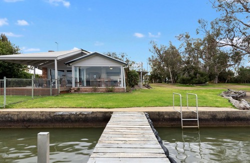 Mulwala House | Lakeside Mulwala absolute waterfront with older private jetty