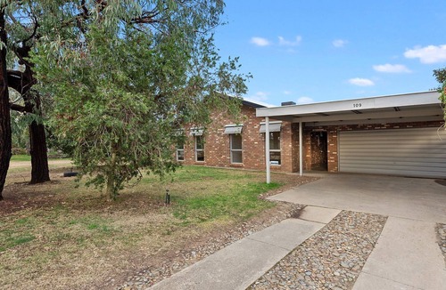 Mulwala House | Lakeside Mulwala absolute waterfront with older private jetty