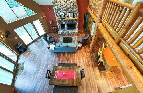 Wakefield House | Lakeside Oasis on Chaney Lake *In-Floor Heating*