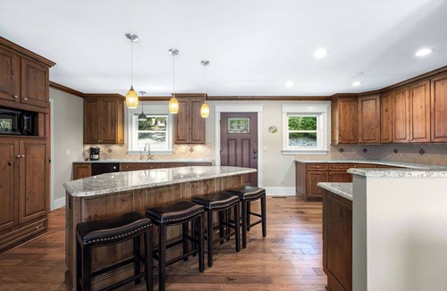 Linn Creek House | Lakeside Oasis – Room for 12!