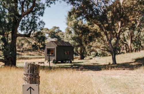Rylstone House | Lakeside Off-Grid Cabin - Pet Friendly - Freja