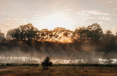 Rylstone House | Lakeside Off-Grid Cabin - Pet Friendly - Freja