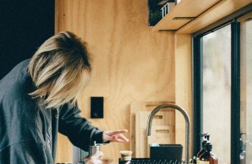 Rylstone House | Lakeside Off-Grid Cabin - Pet Friendly - Freja