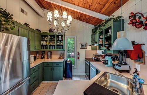 Pocono Pines House | LAKESIDE ON LAKE NAOMI - boats, hot tub, beach, dock. Dogs OK. No extra fees